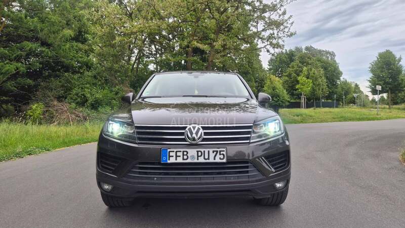 Volkswagen Touareg 2015. god. -  kompletan auto u delovima