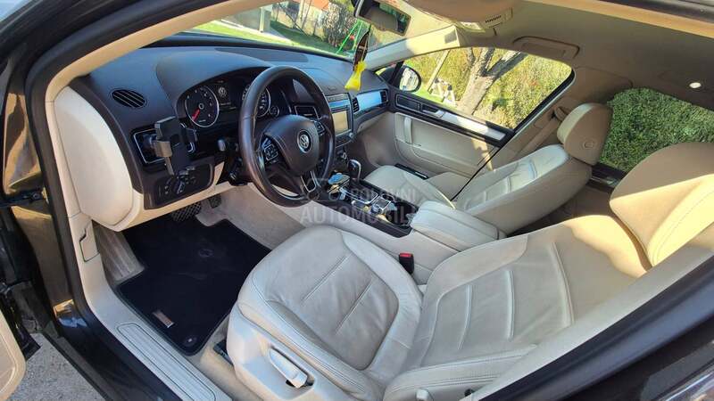 Volkswagen Touareg 2015. god. -  kompletan auto u delovima