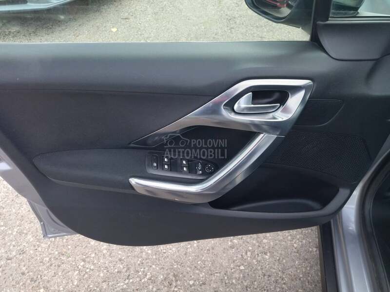 Peugeot 2008 1.6 eHDI ALLURE