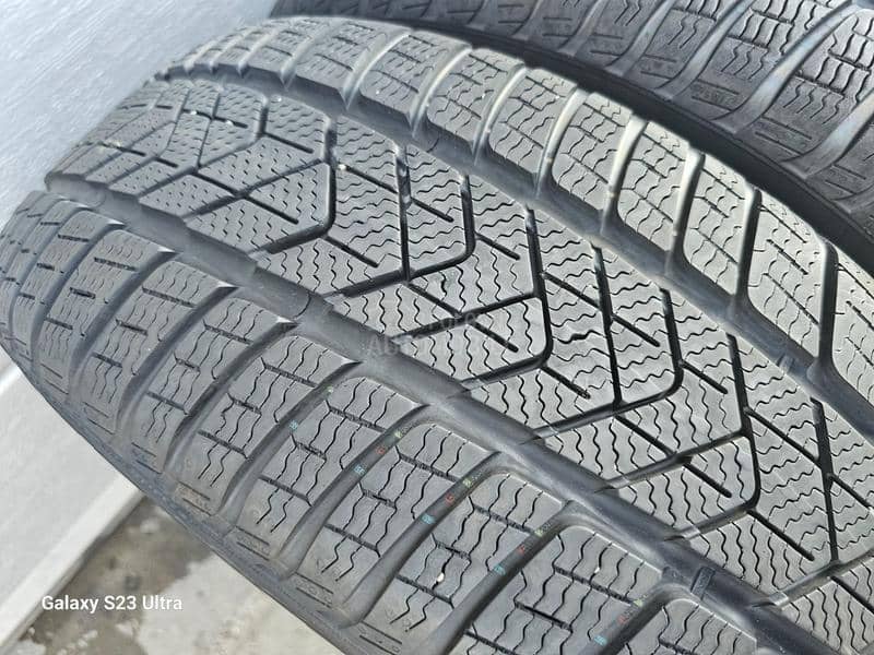 Pirelli 235/55 R18 Zimska