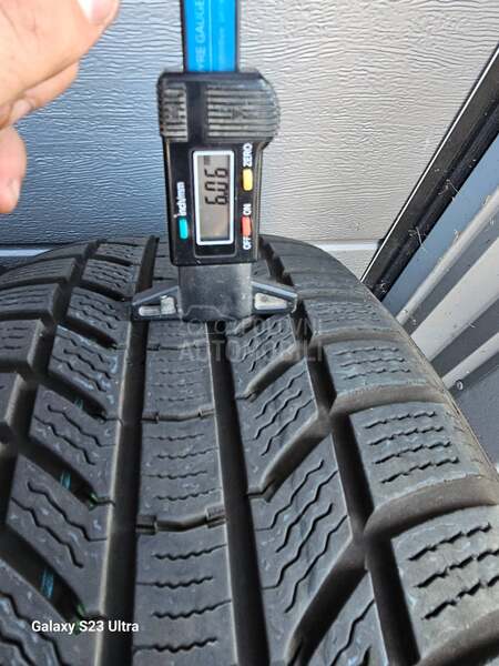 Continental 215/55 R17 Zimska