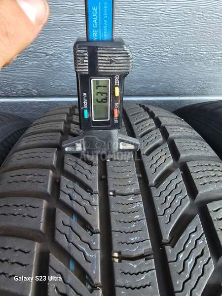 Continental 215/55 R17 Zimska