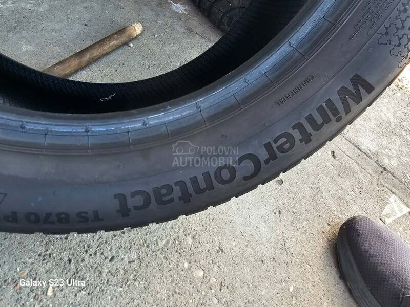 Continental 215/55 R17 Zimska
