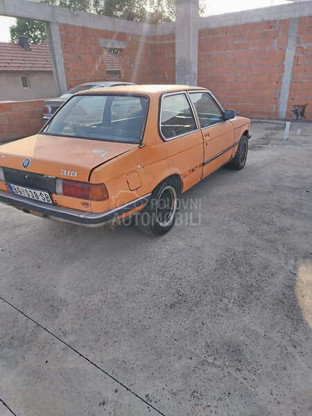 BMW 318 e21