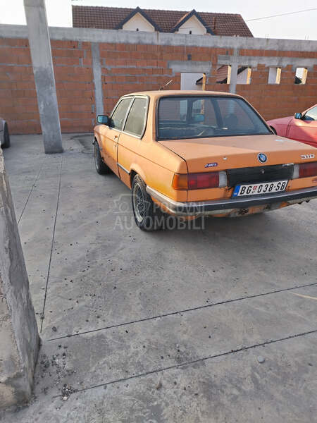 BMW 318 e21