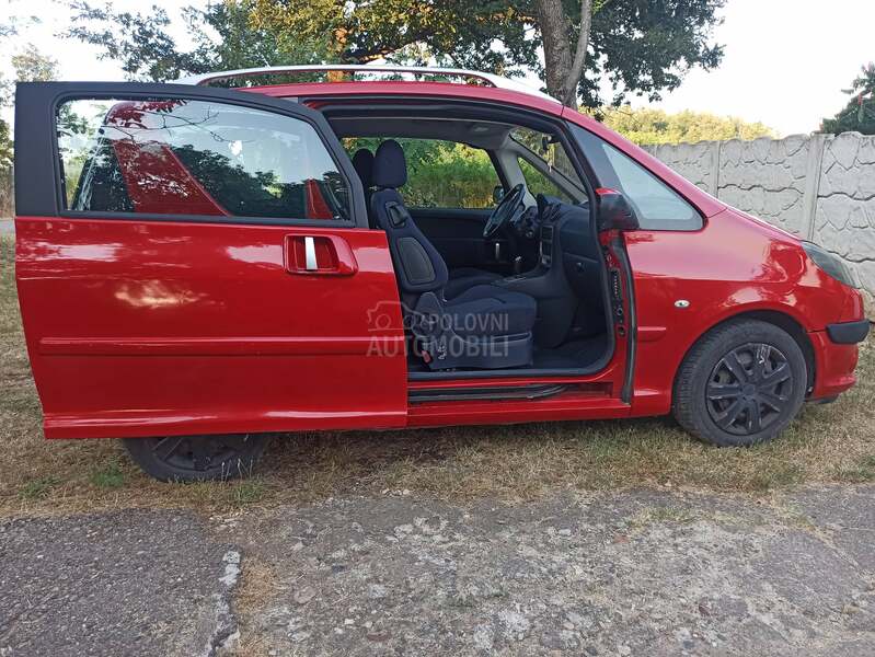 Peugeot 1007 1,6 A