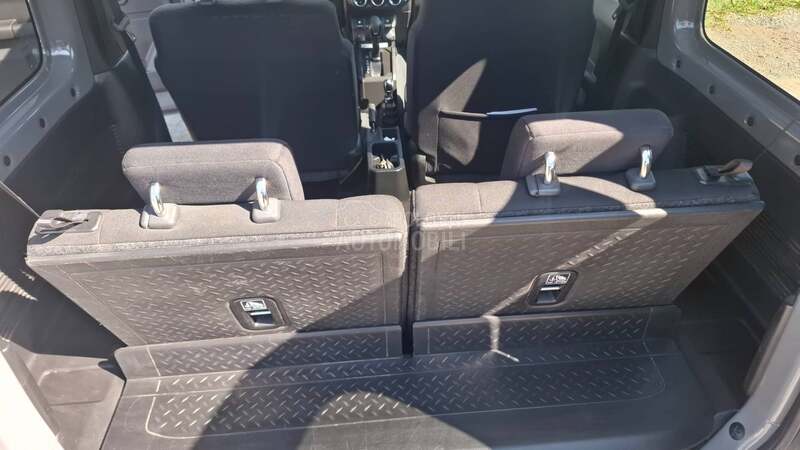 Land Rover Discovery SDV6  SE