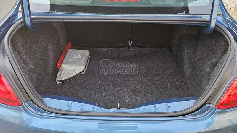 Peugeot 301 1.6 b  80.500k.m