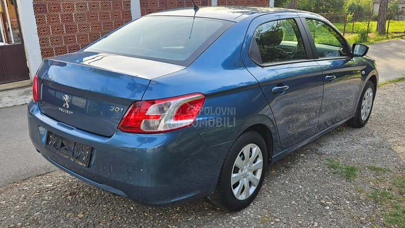 Peugeot 301 1.6 b  80.500k.m