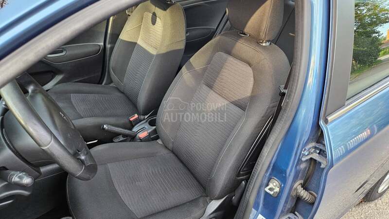 Peugeot 301 1.6 b  80.500k.m