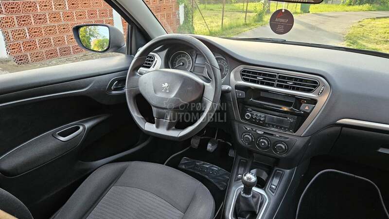 Peugeot 301 1.6 b  80.500k.m