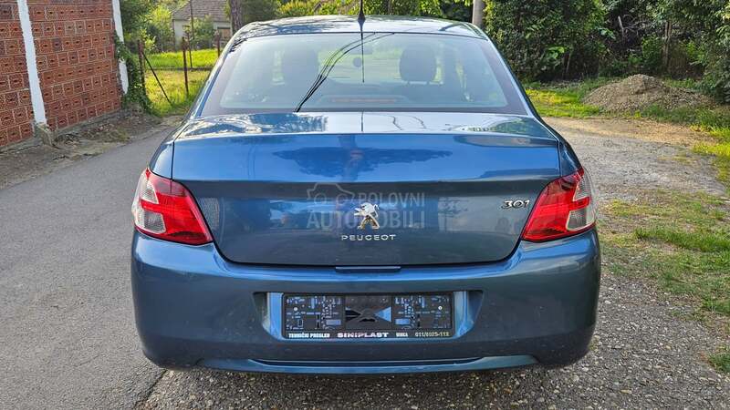Peugeot 301 1.6 b  80.500k.m