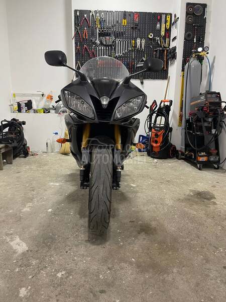 Yamaha R6