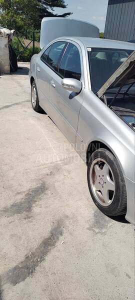 Mercedes Benz E Klasa W211 2005. god. -  kompletan auto u delovima