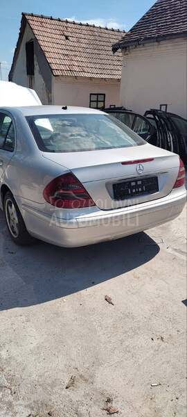 Mercedes Benz E Klasa W211 2005. god. -  kompletan auto u delovima