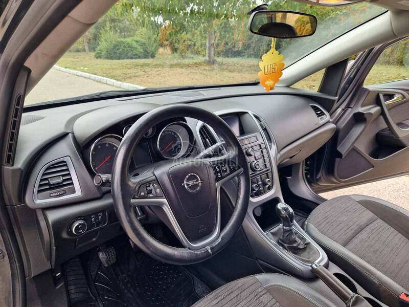 Opel Astra J 1.6 cdti