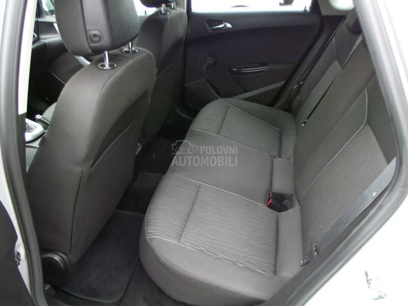 Opel Astra J 1.6 B DIGI NOV