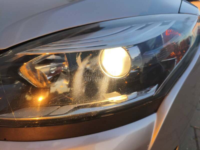 Renault Megane 1.5 dciN a v i/L e d