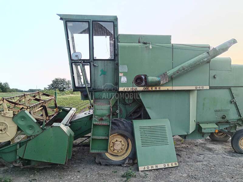 John Deere 945