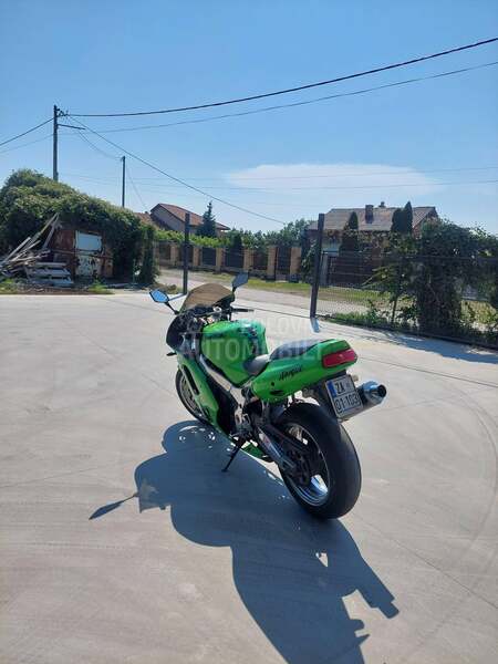 Kawasaki ZX9R