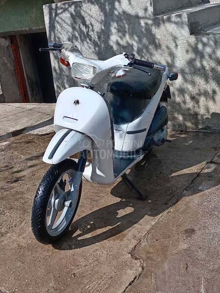 Piaggio Free
