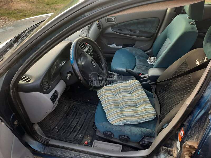 Nissan Almera 