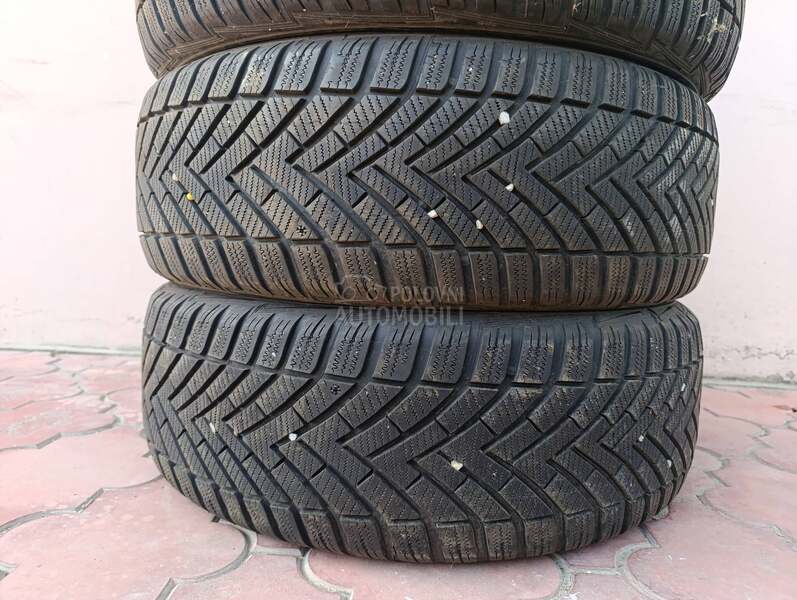 Vredestein 215/60 R16 Zimska