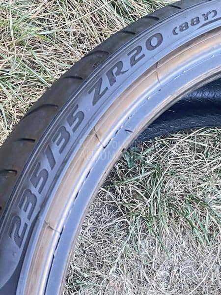 Pirelli 235/35 R20 Letnja
