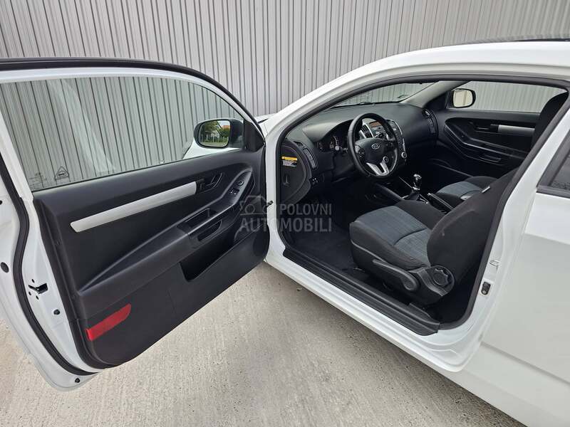 Kia pro_cee`d 1.4 LX FRESH