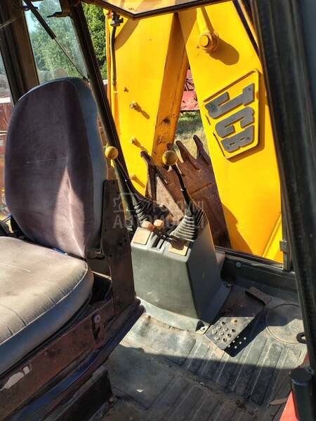 JCB 4CX
