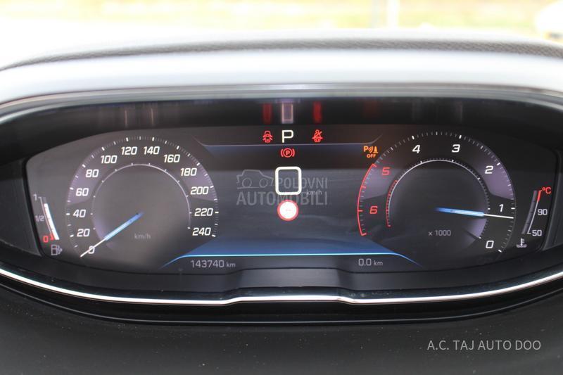 Peugeot 3008 1.5 HDI ALLURE