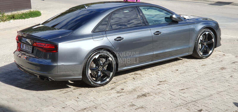 Audi S8 dobar