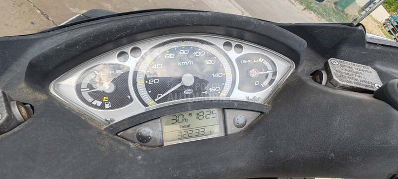 Yamaha X MAX V L A S N I K