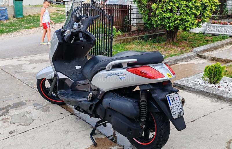 Yamaha X MAX V L A S N I K