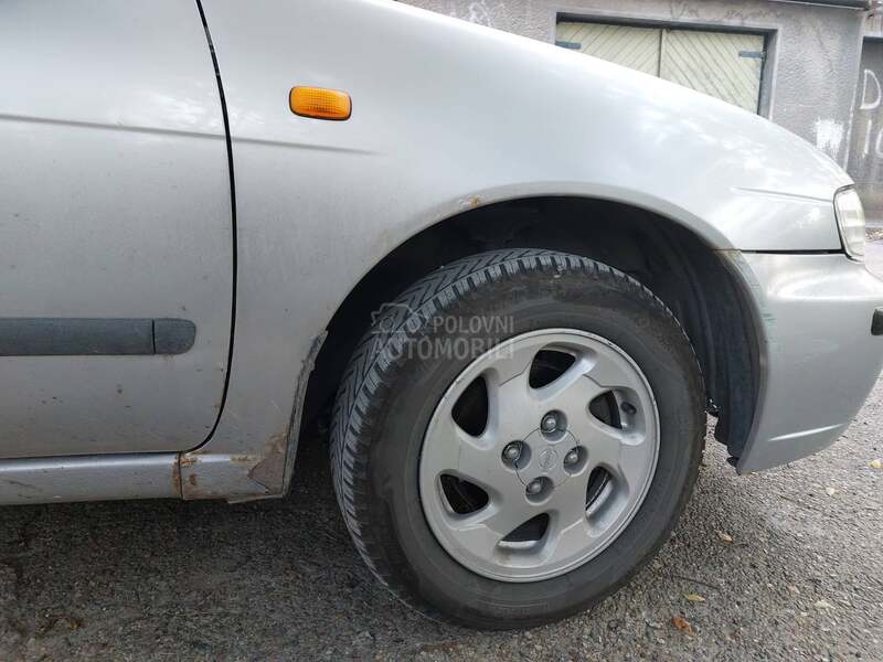 Nissan Almera 