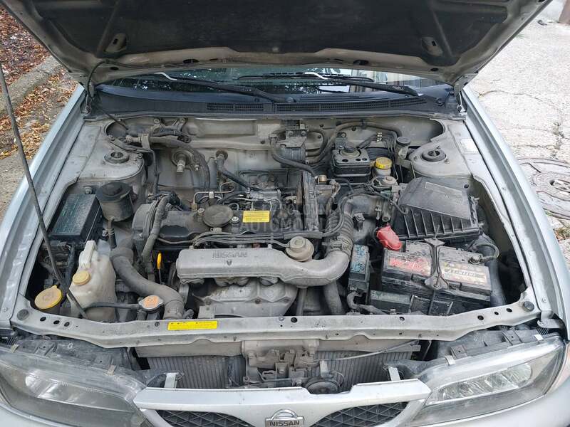Nissan Almera 