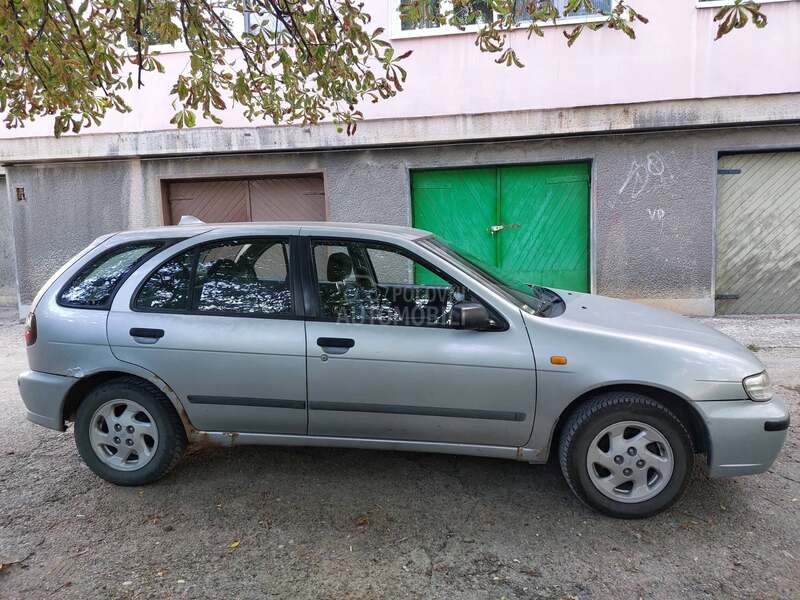 Nissan Almera 