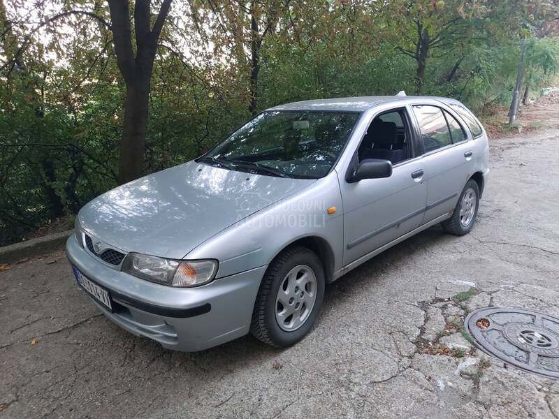 Nissan Almera 