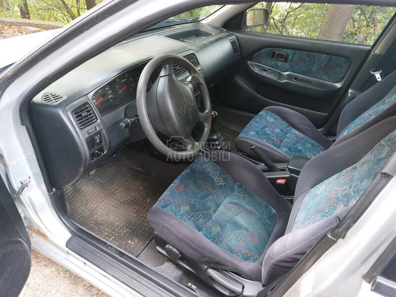 Nissan Almera 