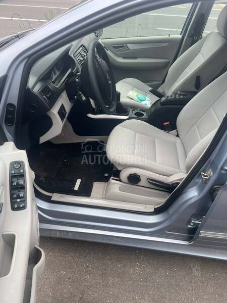 Mercedes Benz B 200 
