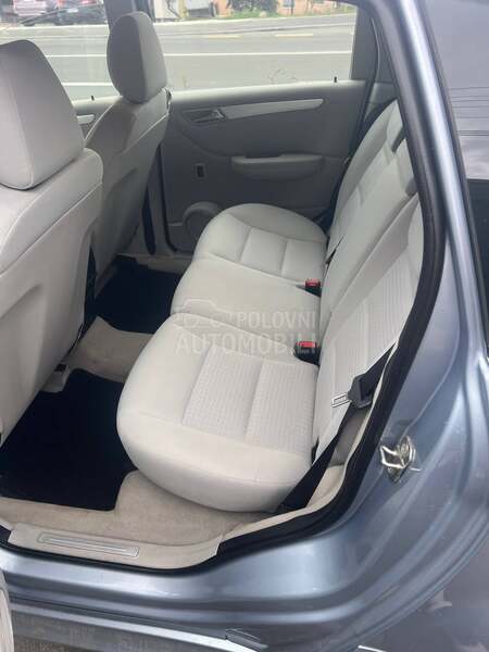 Mercedes Benz B 200 