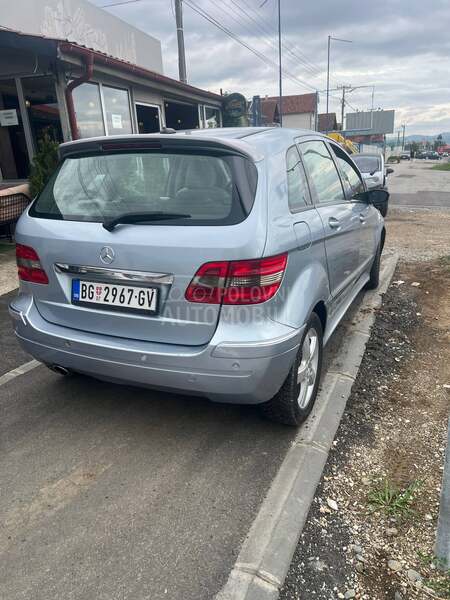 Mercedes Benz B 200 