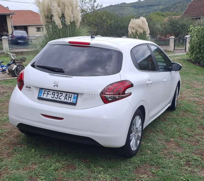Peugeot 208 