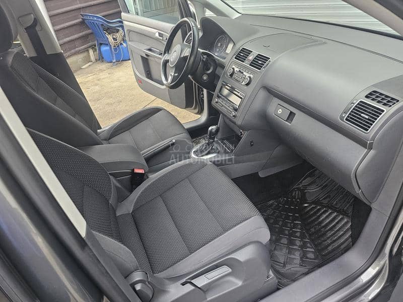 Volkswagen Touran 2.0TDI DSG Volkswagen Touran 2.0TDI DSG