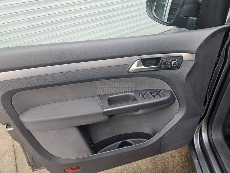Volkswagen Touran 2.0TDI DSG Volkswagen Touran 2.0TDI DSG