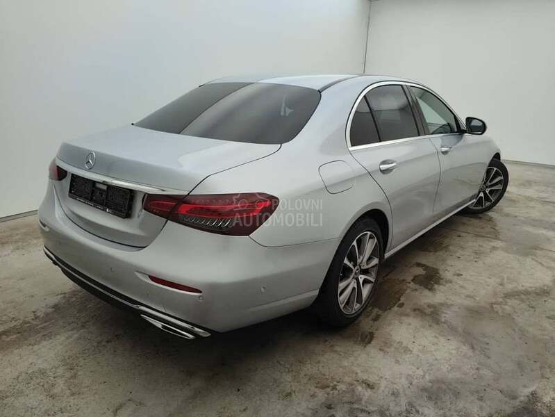 Mercedes Benz E 220 Multibeam