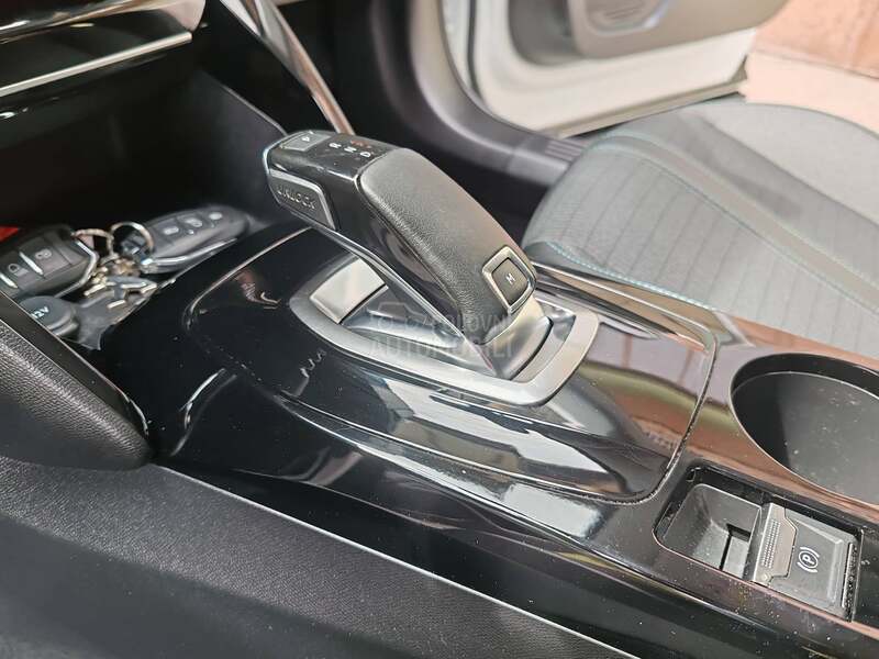 Peugeot 2008 1.5 HDI ALLURE