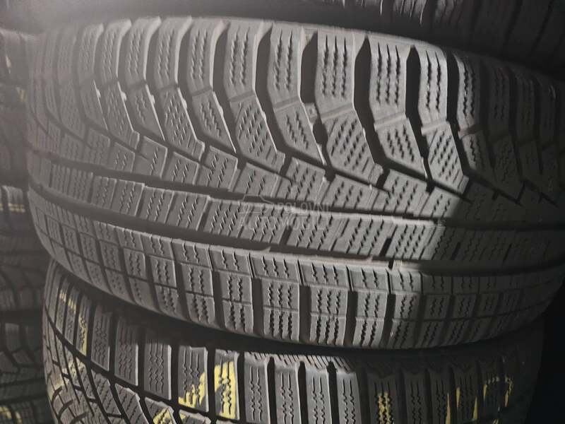 Hankook 205/45 R17 Zimska
