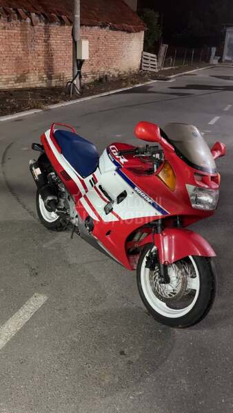 Honda CBR1000F