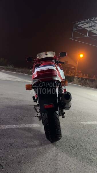 Honda CBR1000F